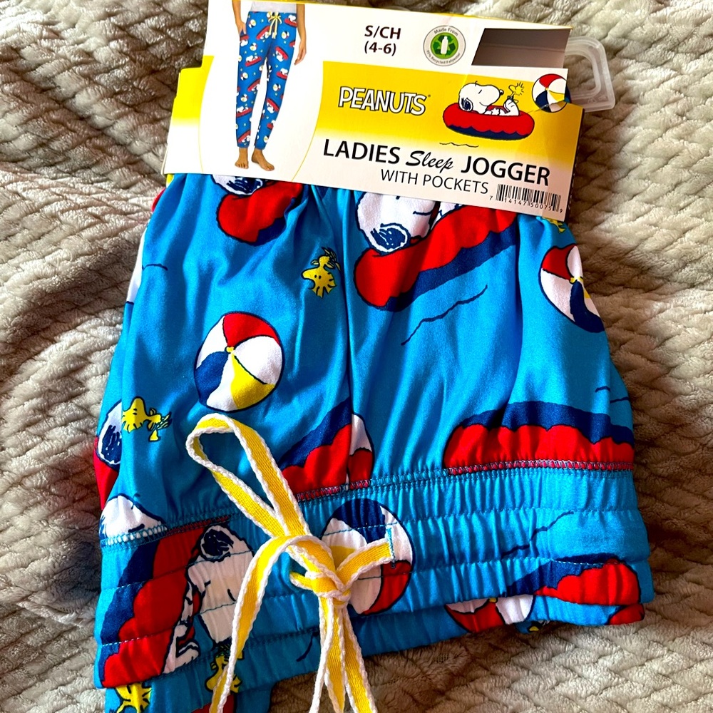 Peanuts ladies  sleep joggers with pocket size small